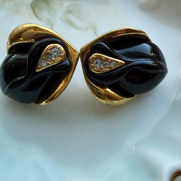 Vintage Kenneth J.Lane for Avon Midnight Rose black Pierced Bud Earrings. - Picture 6 of 7